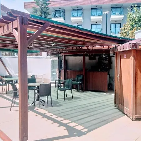 Apartman Sidede Muhtesem Havuzlu 3+1 Dubleks Side