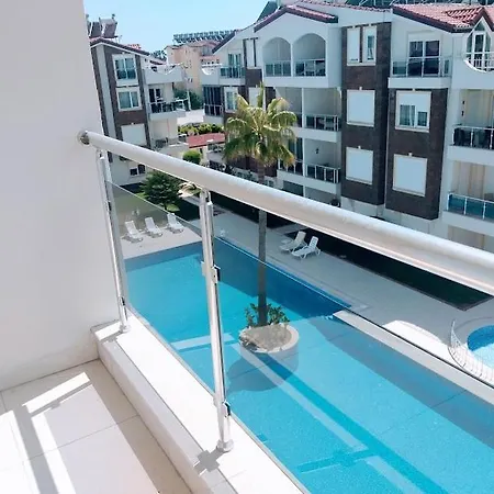 Apartman Sidede Muhtesem Havuzlu 3+1 Dubleks Side